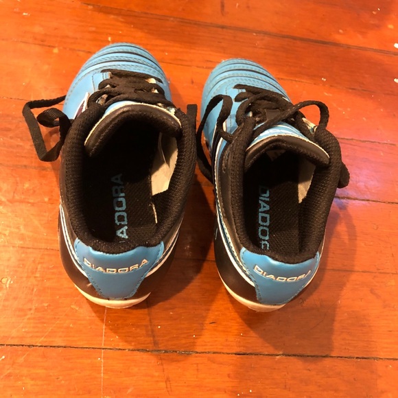 Diadora kids cleats, size 11.5 - Picture 2 of 3